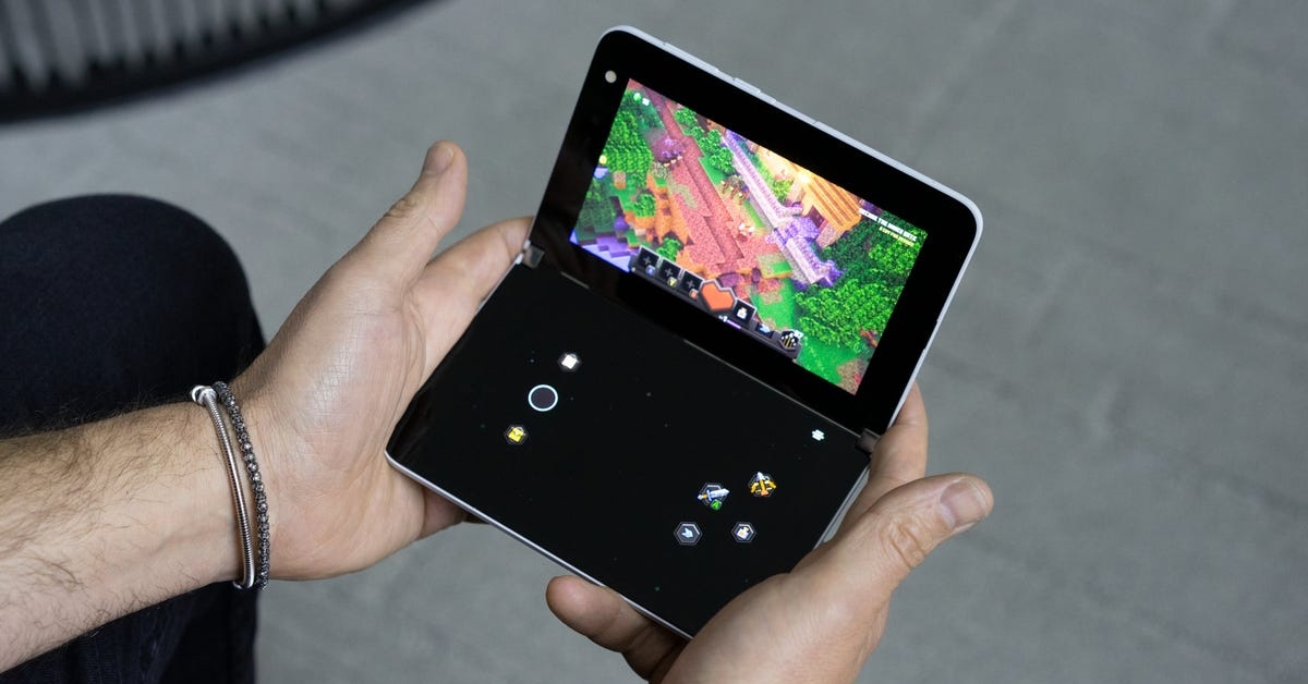 Mobil Surface Duo dostal virtuální ovladač pro Xbox Game Pass
