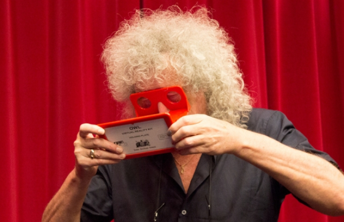 Kytarista Queenů představil vlastní brýle pro virtuální realitu