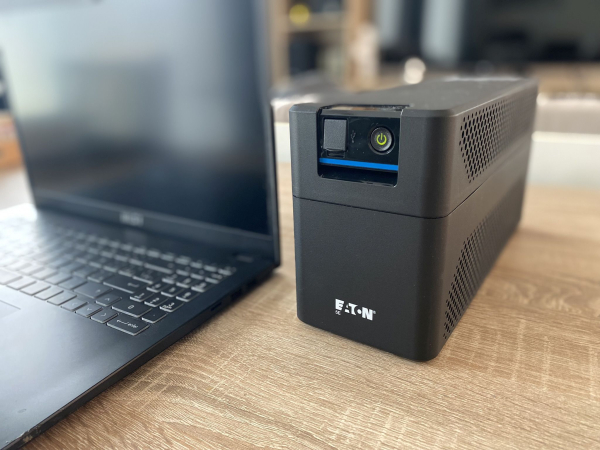 EATON UPS 5E 900 USB Gen2 – spolehlivý záložní zdroj pro počítače, notebooky a internetová připojení