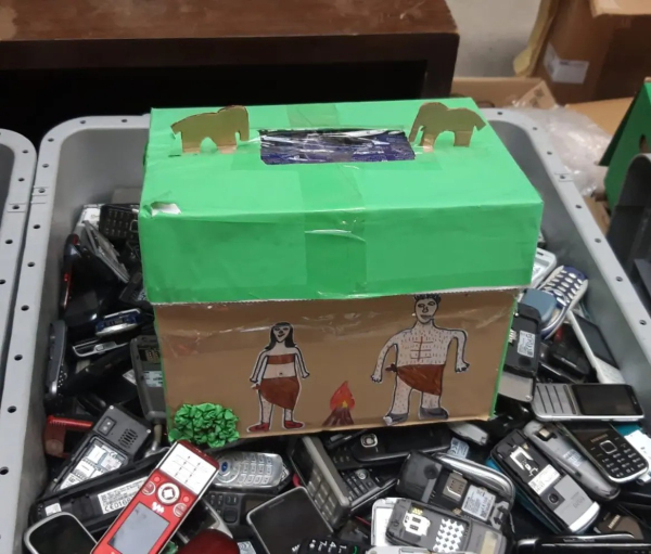 Žáci a studenti sbírali staré mobily k recyklaci